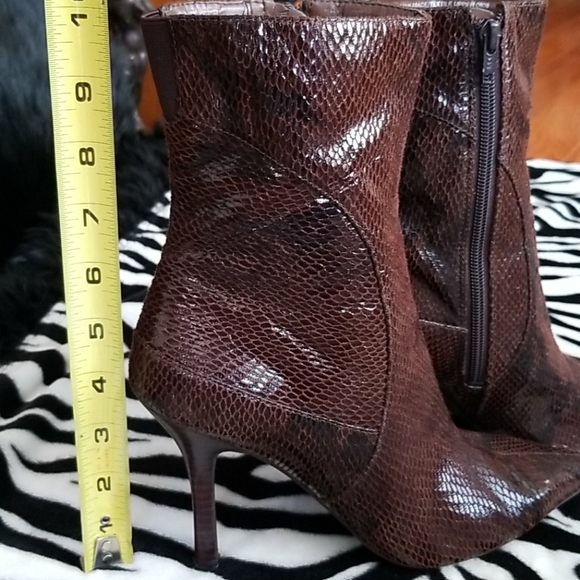 Shoes - Picture 3 of 10